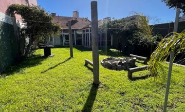 Casa  a pasos del mar  gran parque en Punta Mogotes