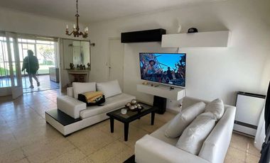 Casa  a pasos del mar  gran parque en Punta Mogotes