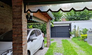 Chalet en Venta Haedo / Moron (A004 4408)