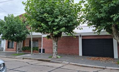 Chalet en Venta Haedo / Moron (A004 4408)