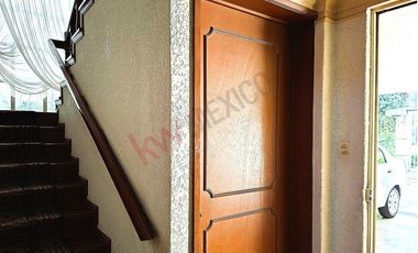 Venta de casa en Jardines en La Montaña ¡Amplia residencia en fraccionamiento con acceso controlado!