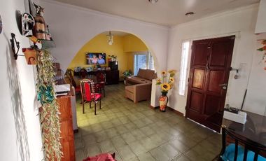 Casa Americana 3 ambientes mas escritorio