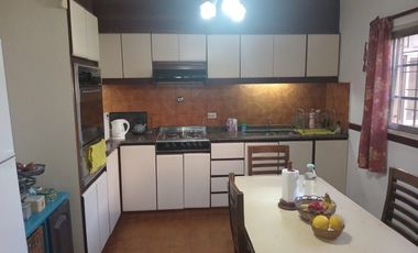 HERMOSA CASA A LA VENTA 4 DORMITORIOS