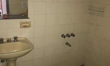 Casa Para 2 Familias Con Pileta Y Fondo Libre Garaje Pasante  Tomo1/2 Amb Hasta U$50.000