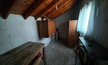 Casa Para 2 Familias Con Pileta Y Fondo Libre Garaje Pasante  Tomo1/2 Amb Hasta U$50.000