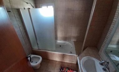 Casa Para 2 Familias Con Pileta Y Fondo Libre Garaje Pasante  Tomo1/2 Amb Hasta U$50.000