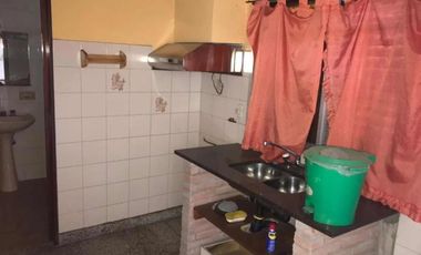 Casa Para 2 Familias Con Pileta Y Fondo Libre Garaje Pasante  Tomo1/2 Amb Hasta U$50.000