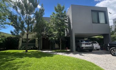 CASA EN VENTA EN FINCAS DE HUDSON CON PILETA