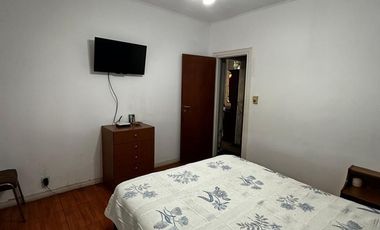 Casa De 4 Ambientes con amplio patio al fondo a mts. de Av. Cristiania