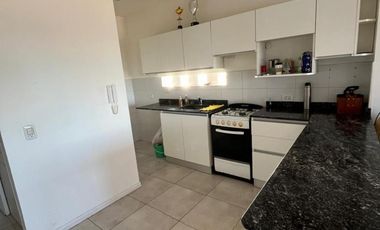 VENTA piso 3 ambientes CON BALCÓN y COCHERA cubierta, 2 baños, Muñizcentro ÚNICO