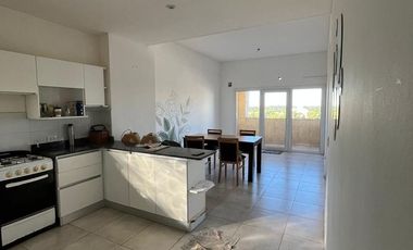 VENTA piso 3 ambientes CON BALCÓN y COCHERA cubierta, 2 baños, Muñizcentro ÚNICO