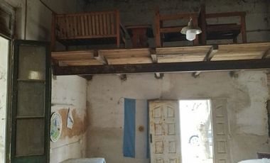 Amplia casa antigua a reciclar con facilidades