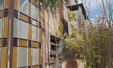 Amplia casa antigua a reciclar con facilidades