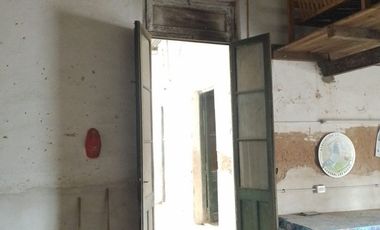Amplia casa antigua a reciclar con facilidades