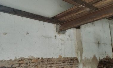 Amplia casa antigua a reciclar con facilidades