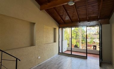 Oficina comercial tipo loft con balcon en excelente ubicacion, centrocomercial de Villa Luzuriaga