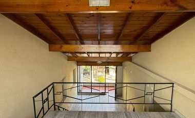 Oficina comercial tipo loft con balcon en excelente ubicacion, centrocomercial de Villa Luzuriaga