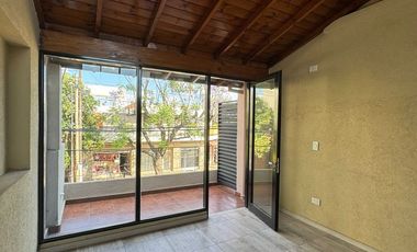 Oficina comercial tipo loft con balcon en excelente ubicacion, centrocomercial de Villa Luzuriaga