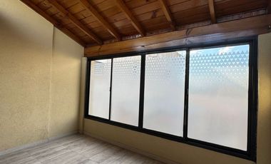 Oficina comercial tipo loft con balcon en excelente ubicacion, centrocomercial de Villa Luzuriaga