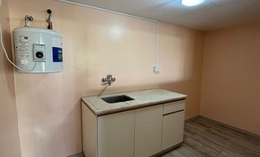 Oficina comercial tipo loft con balcon en excelente ubicacion, centrocomercial de Villa Luzuriaga