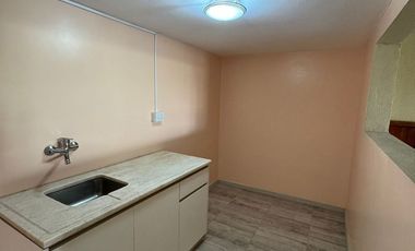 Oficina comercial tipo loft con balcon en excelente ubicacion, centrocomercial de Villa Luzuriaga