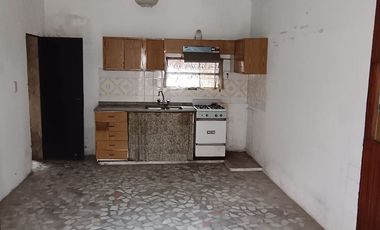 VENTA - 2 LOCALES C/ VIVIENDA - MORON SUR