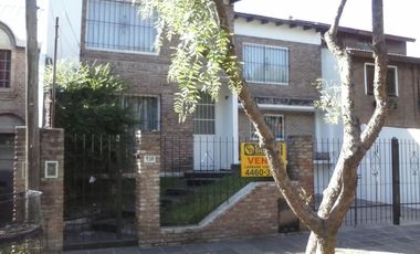 Chalet En 2 Plantas 6 Ambientes Ideal Hogar O Consultorios  Frente APza Belgrano