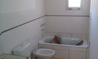 EXCELENTE DEPTO 2 AMB CON COCHERA Y PARRILLA PROPIA  Y COCHERA CENTRO DESAN FERNANDO LAVALLE 681