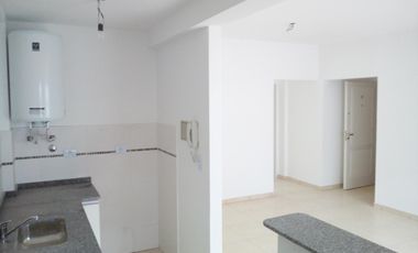 EXCELENTE DEPTO 2 AMB CON COCHERA Y PARRILLA PROPIA  Y COCHERA CENTRO DESAN FERNANDO LAVALLE 681