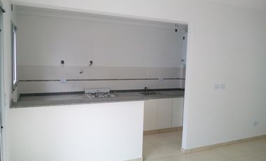 EXCELENTE DEPTO 2 AMB CON COCHERA Y PARRILLA PROPIA  Y COCHERA CENTRO DESAN FERNANDO LAVALLE 681