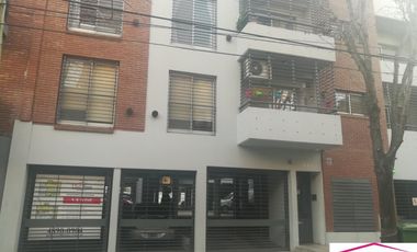EXCELENTE DEPTO 2 AMB CON COCHERA Y PARRILLA PROPIA  Y COCHERA CENTRO DESAN FERNANDO LAVALLE 681