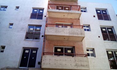 EXCELENTE DEPTO 2 AMB CON COCHERA Y PARRILLA PROPIA  Y COCHERA CENTRO DESAN FERNANDO LAVALLE 681