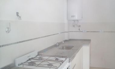 EXCELENTE DEPTO 2 AMB CON COCHERA Y PARRILLA PROPIA  Y COCHERA CENTRO DESAN FERNANDO LAVALLE 681