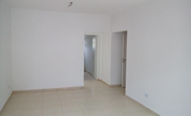 EXCELENTE DEPTO 2 AMB CON COCHERA Y PARRILLA PROPIA  Y COCHERA CENTRO DESAN FERNANDO LAVALLE 681