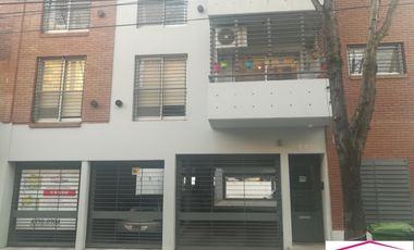 EXCELENTE DEPTO 2 AMB CON COCHERA Y PARRILLA PROPIA  Y COCHERA CENTRO DESAN FERNANDO LAVALLE 681