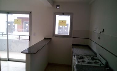 EXCELENTE DEPTO 2 AMB CON COCHERA Y PARRILLA PROPIA  Y COCHERA CENTRO DESAN FERNANDO LAVALLE 681