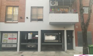 EXCELENTE DEPTO 2 AMB CON COCHERA Y PARRILLA PROPIA  Y COCHERA CENTRO DESAN FERNANDO LAVALLE 681