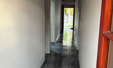 Venta casa refaccionada a nueva en barrio Las Palmas