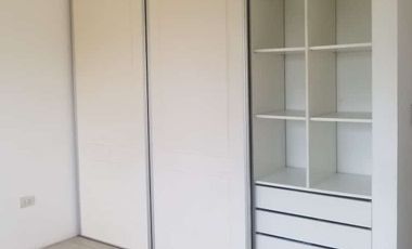 Luminoso y amplio departamento a metros de la estación.