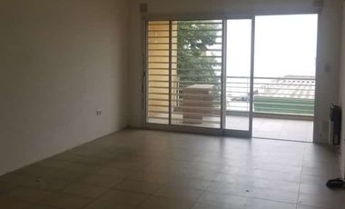 Luminoso y amplio departamento a metros de la estación.