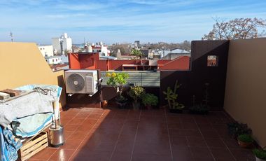 PH 2 AMB EN TRIPLEX CON TERRAZA PROPIA