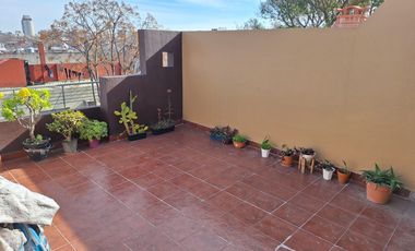 PH 2 AMB EN TRIPLEX CON TERRAZA PROPIA