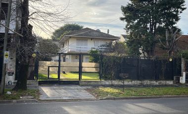 CHALET DE 5 AMB SOBRE IMPORTANTE LOTE