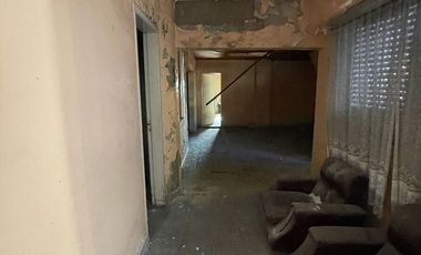 Lote con construccion en venta en Lanus Este