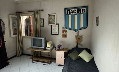 Casa Americana de 3 Ambientes con Gran Fondo Libre, garage, quincho y parrilla.