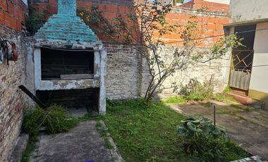 Casa americana 3 ambientes sobre lote de 10 x 22,85, con garage, fondolibre y terraza