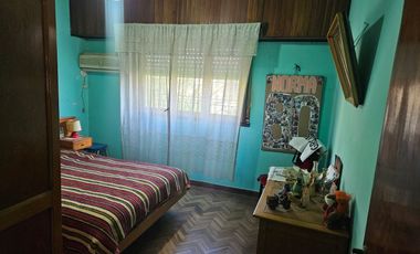 Casa americana 3 ambientes sobre lote de 10 x 22,85, con garage, fondolibre y terraza