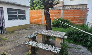 Casa americana 3 ambientes sobre lote de 10 x 22,85, con garage, fondolibre y terraza