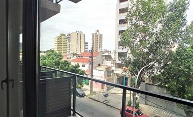 1 AMB. DIVISIBLE EN VENTA, ESCALADITA. EDIFICIO CON SUM,PISCINA,SOLARIUMY LAUNDRY. APTO CREDITO.