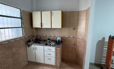 Casa 3 ambientes - Excelente ubicación a metros de la UNLa y Av. Alsina
